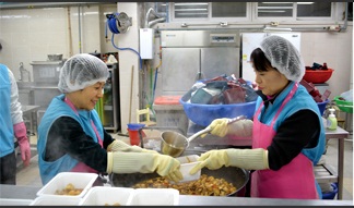 龟尾工厂，实施"小菜制作服务"和元宵节活动